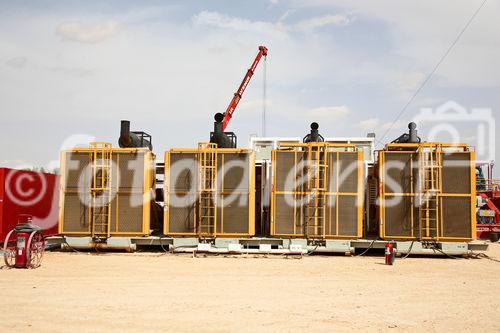 Die Bohrung des australisch-österreichischen Erdöl-Explorationsunternehmens ADX Energy Ltd. in Sidi Dhaher hat kürzlich die 2.000 Meter Marke überschritten. Das Bohrprojekt befindet sich nun in der Testphase. Im Bild: Kühlungaggregate