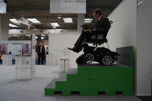 Deutschlandprämiere des SUV e-Rollstuhls 