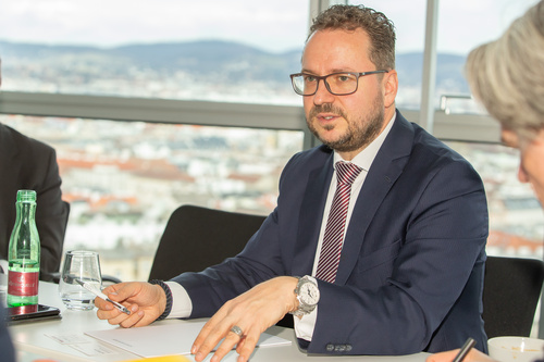 Der für IT-Strategien zuständige Leiter der Managmentberatung Horváth & Partners war am 14. März zu einem Business Frühstück in Wien. Im Anschluss erläuterte der Stuttgarter aktuelle Trends in den Chefetagen der Konzerne.