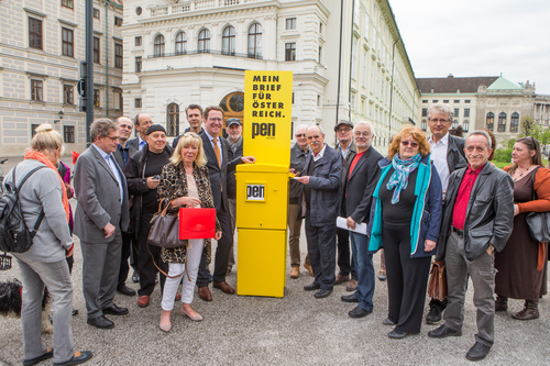 Der Österreischische PEN-Club und die Post AG haben am Donnerstag in Wien eine 
