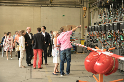 Der zur Berndorf-Gruppe gehörige internationale Industrieofenbauer Aichelin hat am 15. Juni am Stammsitz Mödling sein 150-jähriges Bestehen gefeiert. Die gesamte Unternehmensspitze ebenso wie zahlreiche Kunden, Partner und Mitarbeiter aus fünf Kontinenten sind angereist.