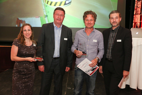 Die Best of Social Media Awards 2013 wurden am 26. Juni auf der Social Media Convention in Wien vergeben. Im Bild:  Maren Fick, Anton Jenzer (DMVÖ), Preisträger Gerd Schulte Doeinghaus (Ogilvy & Mather) und Robert Hanke.
