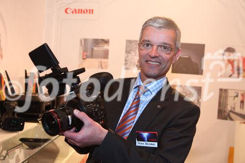  (c) fotodienst/Katharina Schiffl - Wien, am 12.04.2012 - Canon zeigt bei einer exklusiven multimedialen Presse-Präsentation die neuesten Produkte und Innovationen. FOTO Peter Baldauf (GF Canon Austria GmbH):