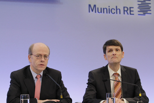  vl.Dr. jur. Nikolaus von Bomhard (Vorsitzender des Vorstands),Dr. jur. Jörg Schneider,(Chief Financial Officer)....