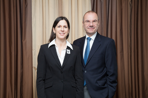 Foto: Andrea Johanides, Geschäftsführerein WWF Österreich, Dr. Wolfram Littich, Vorstandsvorsitzender der Allianz Gruppe in Österreich.
Das WWF-Modell für nachhaltige Investments hat nach einem Jahr die Feuerprobe bestanden. 