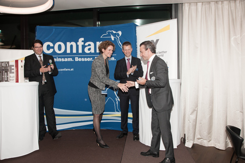 Im Rahmen des 3. Confare Swiss CIO & IT-Manager Summits wurde Ursula Soritsch-Renier, Konzern-CIO von Sulzer mit dem CIO AWARD 2014 als bester IT-Manager der Schweiz ausgezeichnet. Im Bild: 