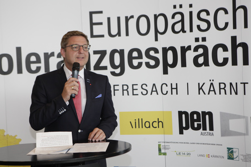 Im Bild: Günther Albel, Bürgermeister Stadt Villach

Mit einem Empfang im Congress Center Villach und einer Galapremiere auf dem Drauschiff wurden die Europäischen Toleranzgespräche 2017 eröffnet.