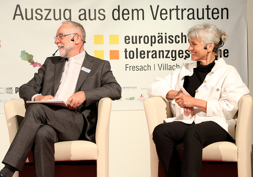 Die Europäischen Toleranzgespräche 2020 wurden am Donnerstag vormittag im Kärntner Bergdorf Fresach eröffnet. Im Bild von links nach rechts: Bischof Josef Marketz, Psychologin Margarethe Prinz-Büchl.