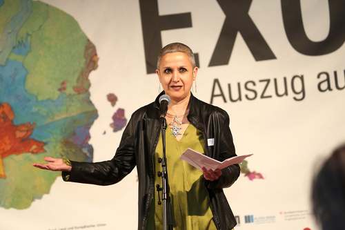Mit dem traditionellen Poetry Slam wurden die 6. Europäischen Toleranzgespräche im Kärntner Bergdorf Fresach abgeschlossen. Im Bild: Nathalie Rouanet.
