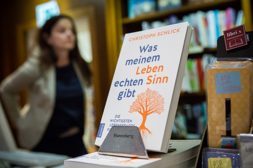  Buchpräsentation Christoph Schlick Was meinem Leben echten Sinn gibt, Dombuchhandlung Salzburg 10.04.2017 Foto: Chris Hofer: