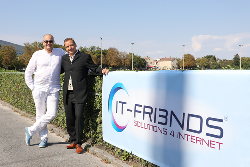  CEO Oliver Hendrich und CIO Wolfgang Breitenseher begrüßen in der IT-Friends Ehrenloge zahlreiche Geschäftspartner und Kunden.