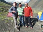 Die Kärntner Wilfried Seywald und Rudolf Sagmeister mit Nationalparkdirektor Arzu B. Mustafayev. Sie waren als erste Österreicher auf dem Gipfel des 4.466 m hohen Bazardüzu – auf Einladung des aserischen Umweltministeriums und der Bergsportförderation FAIREX. 