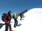 Erste Österreicher auf dem Gipfel des 4.466 m hohen Bazardüzu: Ein pressetext-Team bestieg auf Einladung des aserischen Umweltministeriums und der Bergsportförderation FAIREX den höchsten Berg Aserbaidschans. Er liegt im größten Nationalpark des Kaukasus, dem 