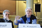 Die Podiumsteilnehmer Peter Niggli, Geschäftsführer der AllianceSud und Rolf Kappel von der ETH Zürich debattierten zum Thema 