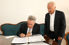 Im Bild: Dr. Heinz Fischer (Bundespräsident aD.) und Dr. Hannes Swoboda (Präsident Denk.Raum.Fresach)