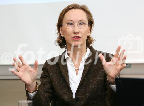 (C) fotodienst/Anna Rauchenberger - Wien, 26.11.2008 - Anlässlich des internationalen Kongress 'Advanced Retinal Therapy' in Wien diskutieren Experten die neuesten Entwicklungen aus allen Bereichen der Augenheilkunde. FOTO: Univ.-Prof. Dr. Ursula Schmidt-Erfurth (Vorstand der Universitätsklinik für Augenheilkunde und Optometrie, Wien)