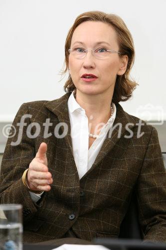 (C) fotodienst/Anna Rauchenberger - Wien, 26.11.2008 - Anlässlich des internationalen Kongress 'Advanced Retinal Therapy' in Wien diskutieren Experten die neuesten Entwicklungen aus allen Bereichen der Augenheilkunde. FOTO: Univ.-Prof. Dr. Ursula Schmidt-Erfurth (Vorstand der Universitätsklinik für Augenheilkunde und Optometrie, Wien)