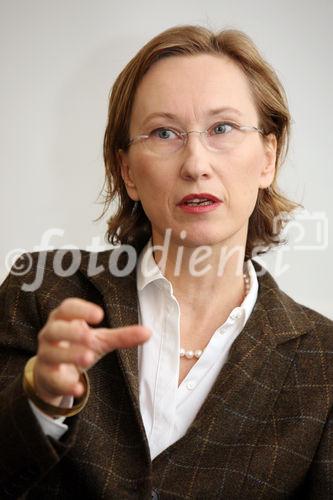 (C) fotodienst/Anna Rauchenberger - Wien, 26.11.2008 - Anlässlich des internationalen Kongress 'Advanced Retinal Therapy' in Wien diskutieren Experten die neuesten Entwicklungen aus allen Bereichen der Augenheilkunde. FOTO: Univ.-Prof. Dr. Ursula Schmidt-Erfurth (Vorstand der Universitätsklinik für Augenheilkunde und Optometrie, Wien)