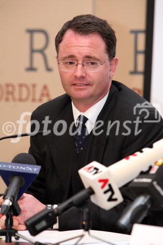 (C) fotodienst/Anna Rauchenberger - Wien, 19.11.2008 - Der Verein für Finanzmarkt-Ausgleich wirft der Finanzmarktaufsicht Verfehlungen vor und fordert Geschädigte auf, gemeinsam gegen die FMA vorzugehen. Geschädigte Anleger können mit Unerstützung des Vereins ihr Geld einklagen. FOTO: Mag. Dr. Georg Vetter (Rechtsanwalt)