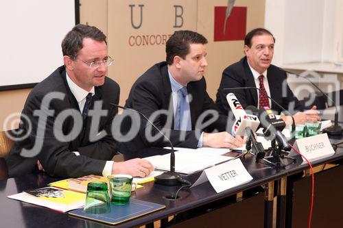 (C) fotodienst/Anna Rauchenberger - Wien, 19.11.2008 - Der Verein für Finanzmarkt-Ausgleich wirft der Finanzmarktaufsicht Verfehlungen vor und fordert Geschädigte auf, gemeinsam gegen die FMA vorzugehen. Geschädigte Anleger können mit Unerstützung des Vereins ihr Geld einklagen. FOTO: Mag. Dr. Georg Vetter (Rechtsanwalt), Ing. Philipp Buchner (Vorstand Verein für Finanzmarktausgleich), Ing. Peter Stiassny (Vorstand Verein für Finanzmarktausgleich)