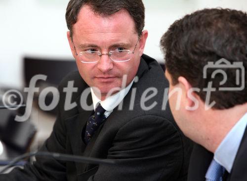 (C) fotodienst/Anna Rauchenberger - Wien, 19.11.2008 - Der Verein für Finanzmarkt-Ausgleich wirft der Finanzmarktaufsicht Verfehlungen vor und fordert Geschädigte auf, gemeinsam gegen die FMA vorzugehen. Geschädigte Anleger können mit Unerstützung des Vereins ihr Geld einklagen. FOTO: Mag. Dr. Georg Vetter (Rechtsanwalt)