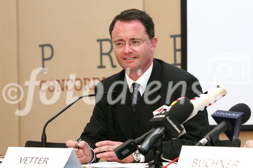 (C) fotodienst/Anna Rauchenberger - Wien, 19.11.2008 - Der Verein für Finanzmarkt-Ausgleich wirft der Finanzmarktaufsicht Verfehlungen vor und fordert Geschädigte auf, gemeinsam gegen die FMA vorzugehen. Geschädigte Anleger können mit Unerstützung des Vereins ihr Geld einklagen. FOTO: Mag. Dr. Georg Vetter (Rechtsanwalt)