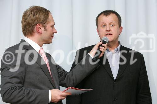 (C) fotodienst/Anna Rauchenberger - Wien, 17.11.2008 - Henkel Central Eastern Europe: Preisverleihung des HENKEL ART.AWARD. 2008. FOTO v.l.: Paul Kraker (Moderator, ORF), Mag. Gerhard Kowar (Direktor KulturKontakt Austria) 