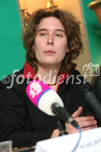 (C) fotodienst/Anna Rauchenberger - Wien, 18.11.2008 - Die österreichische Vereinigung für Supervision ÖVS, und die Gewerkschaft der Privatangestellten, Druck, Journalismus, Papier, GPA-djp, stellten die Burnoutpräventions-Uhr vor. FOTO: Selma Schacht (Bundesvorsitzende der Interessensgemeinschaft work@social, GPA-djp)