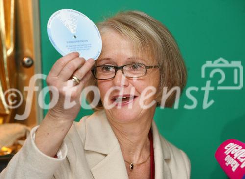 (C) fotodienst/Anna Rauchenberger - Wien, 18.11.2008 - Die österreichische Vereinigung für Supervision ÖVS, und die Gewerkschaft der Privatangestellten, Druck, Journalismus, Papier, GPA-djp, stellten die Burnoutpräventions-Uhr vor. FOTO: Mag. Ingrid Walther (GF Österreichische Vereinigung für Supervision)