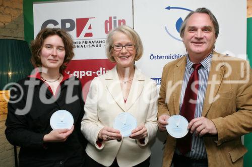 (C) fotodienst/Anna Rauchenberger - Wien, 18.11.2008 - Die österreichische Vereinigung für Supervision ÖVS, und die Gewerkschaft der Privatangestellten, Druck, Journalismus, Papier, GPA-djp, stellten die Burnoutpräventions-Uhr vor. FOTO v.l.: Selma Schacht (Bundesvorsitzende der Interessensgemeinschaft work@social, GPA-djp), Mag. Ingrid Walther (GF Österreichische Vereinigung für Supervision), Wolfgang Knopf (Vorsitzender der Österreichischen Vereinigung für Supervision, ÖVS)