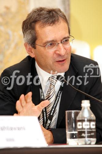 (C) fotodienst/Anna Rauchenberger - Wien, 13.11.2008 - 3. Forum Zukunft Der Arbeit: Trotz wirtschaftlich herausfordernder Zeiten bleibt der Fachkräftemangel in Österreich akut. Beim 3. Forum Zukunft der Arbeit diskutieren ExpertInnen, warum Zuwanderung ein Gewinn ist und wie sie zukünftig gesteuert werden sollte. FOTO v.l.: DI Herbert Paierl (Präsident Management Club)