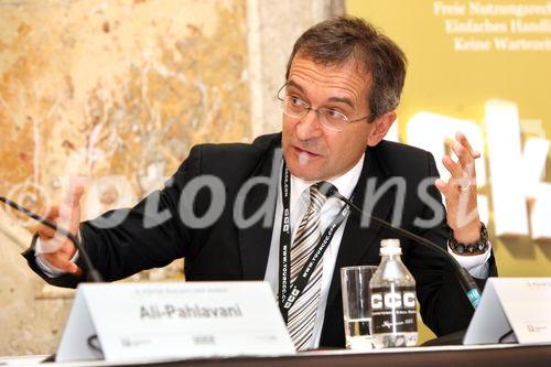 (C) fotodienst/Anna Rauchenberger - Wien, 13.11.2008 - 3. Forum Zukunft Der Arbeit: Trotz wirtschaftlich herausfordernder Zeiten bleibt der Fachkräftemangel in Österreich akut. Beim 3. Forum Zukunft der Arbeit diskutieren ExpertInnen, warum Zuwanderung ein Gewinn ist und wie sie zukünftig gesteuert werden sollte. FOTO v.l.: DI Herbert Paierl (Präsident Management Club)