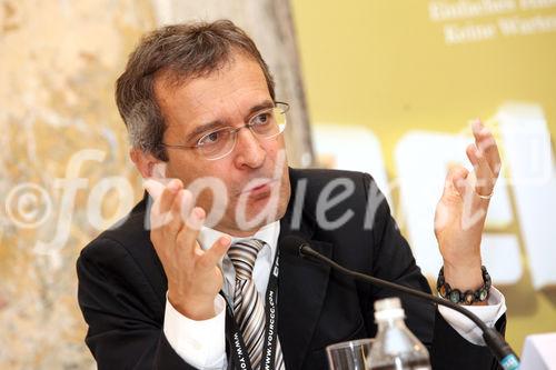 (C) fotodienst/Anna Rauchenberger - Wien, 13.11.2008 - 3. Forum Zukunft Der Arbeit: Trotz wirtschaftlich herausfordernder Zeiten bleibt der Fachkräftemangel in Österreich akut. Beim 3. Forum Zukunft der Arbeit diskutieren ExpertInnen, warum Zuwanderung ein Gewinn ist und wie sie zukünftig gesteuert werden sollte. FOTO v.l.: DI Herbert Paierl (Präsident Management Club)