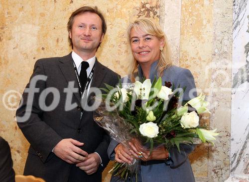 (C) fotodienst/Anna Rauchenberger - Wien, 13.11.2008 - 3. Forum Zukunft Der Arbeit: Trotz wirtschaftlich herausfordernder Zeiten bleibt der Fachkräftemangel in Österreich akut. Beim 3. Forum Zukunft der Arbeit diskutieren ExpertInnen, warum Zuwanderung ein Gewinn ist und wie sie zukünftig gesteuert werden sollte. FOTO: Mag. Thomas Kloibhofer (Vorstandsvorsitzender, Competence Call Center AG), Univ.-Prof. DI Dr. Edeltraud Hanappi-Egger (WU Wien)