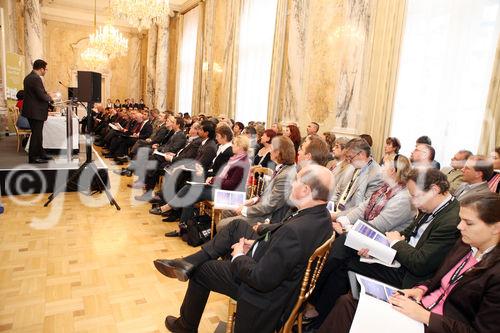 (C) fotodienst/Anna Rauchenberger - Wien, 13.11.2008 - 3. Forum Zukunft Der Arbeit: Trotz wirtschaftlich herausfordernder Zeiten bleibt der Fachkräftemangel in Österreich akut. Beim 3. Forum Zukunft der Arbeit diskutieren ExpertInnen, warum Zuwanderung ein Gewinn ist und wie sie zukünftig gesteuert werden sollte. FOTO: Dr. Thomas Liebig (Division für Internationale Migration des Arbeitsmarktdirektorats der OECD)