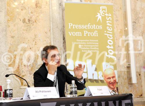 (C) fotodienst/Anna Rauchenberger - Wien, 13.11.2008 - 3. Forum Zukunft Der Arbeit: Trotz wirtschaftlich herausfordernder Zeiten bleibt der Fachkräftemangel in Österreich akut. Beim 3. Forum Zukunft der Arbeit diskutieren ExpertInnen, warum Zuwanderung ein Gewinn ist und wie sie zukünftig gesteuert werden sollte. FOTO v.l.: DI Herbert Paierl (Präsident Management Club)