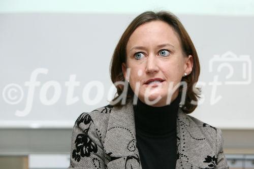 (C) fotodienst/Anna Rauchenberger - Wien, 12.11.2008 - Eine aktuelle Umfrage zeigt: Es gibt große Wissensdefizite bei Eltern in Bezug auf Kinderzahnpflege. Die Experten-Allianz, Thomas Schäfer-Elmayer und Wrigley unterstützen nun bei der richtigen Mundhygiene von Anfang an. FOTO: Dr. Verena Bürkle (Kinderzahnärztin und Präsidentin der Österreichischen Gesellschaft für Kinderzahnheilkunde, ÖGK)