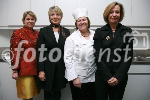 Die luxemburgisch-österreichische Gesellschaft und die luxemburgische Botschaft luden zu einem exklusiven Diner mit Sterneköchin Lea Linster ins Wiener Modul ein. Foto: vlnr: Anita von Hohenberg, Ginette Griesbach (Präs. d. luxemburgisch-österreichischen Gesellschaft), Lea Linster, Botschafterin Arlete Conzemius