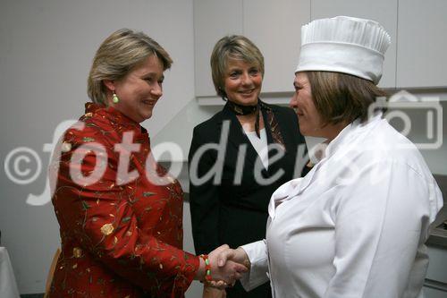 Die luxemburgisch-österreichische Gesellschaft und die luxemburgische Botschaft luden zu einem exklusiven Diner mit Sterneköchin Lea Linster ins Wiener Modul ein. Foto: vlnr: Anita von Hohenberg, Ginette Griesbach (Präs. d. luxemburgisch-österreichischen Gesellschaft), Lea Linster