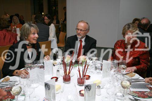 Die luxemburgisch-österreichische Gesellschaft und die luxemburgische Botschaft luden zu einem exklusiven Diner mit Sterneköchin Lea Linster ins Wiener Modul ein. Foto: vlnr: Ginette Griesbach (Präs. d. luxemburgisch-österreichischen Gesellschaft) Botschafter Marc Thill, Anita von Hohenberg, 