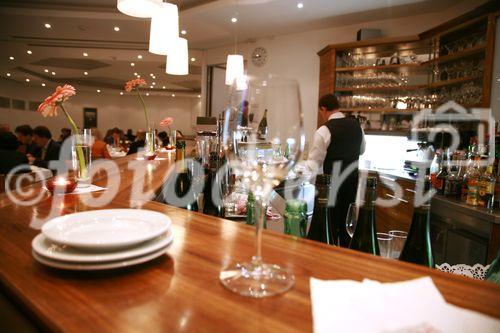 Die luxemburgisch-österreichische Gesellschaft und die luxemburgische Botschaft luden zu einem exklusiven Diner mit Sterneköchin Lea Linster ins Wiener Modul ein. Foto: Bar