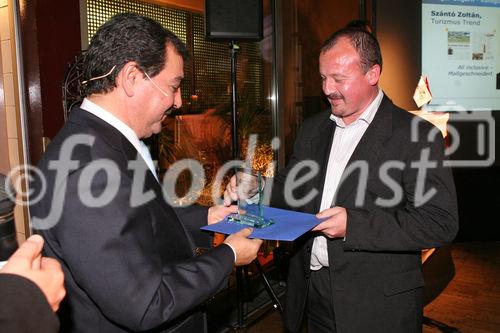 (C) fotodienst/Anna Rauchenberger - Wien, 10.11.2008 - Temmel, Seywald und Partner: Botschaftsrat Dr. Tahsin Yilmaz übergibt Szántó Zoltán den Journalistenpreis für die 