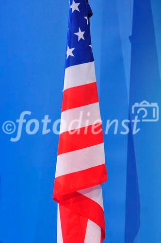 Bonn, 27.09.2008
Foto:  die Flagge der Vereinigten Staaten von Amerika
Copyright by: Sepp Spiegl, Tel.: 0228 9483026, Fax.: 0228 9483027 {53129 Bonn, Moselweg 32, Deutsche Bank-Bonn, Kto.: 314967101, Blz.: 38070059}