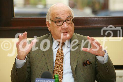Interim Management wird erstmalig durch die aristid personalberatung in Österreich auf professioneller Basis angeboten; Pressekonferenz, 4.11.2008, Foto:  Projektverantwortlicher Dkfm. Dr. Oswald Kadlecek, 