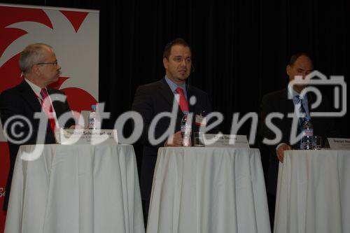 Teilnehmer der Podiumsdiskussion über die GDS-Regulieriung am Business Travel Workshop der Schweizer Reisefachmesse in Montreux. v.l.n.r.: rudolf Schumacher (Swiss Air Lines) Chris Dorner (Travelport), Daniel Neukom (First Business Travel), 