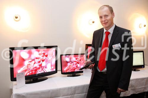 (C) fotodienst/Anna Rauchenberger - Wien, 30.10.2008 - Monitors and more präsentiert die neuesten Bildschirme, Projektoren, Multimediabegleiter und Picture Frames von AOC International (Europe) GmbH, Canon, Philips, Sony, Hyundai, Aiptek und Mamit. FOTO: Ing. Markus König (Geschäftsführung, Monitors and More IT-Handels GmbH)