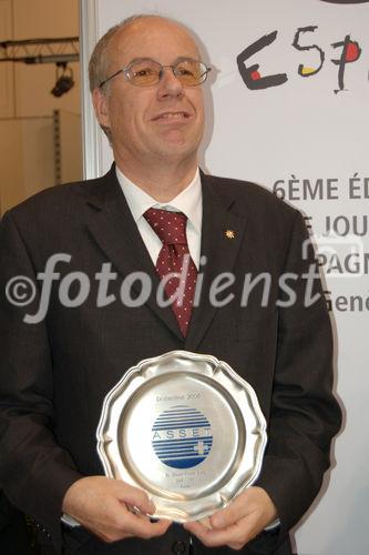 Hans Peter Leu, SBB-Leiter Int. Beziehungen und UIC erhält eine Auszeichnung von der Vereinigung der Schweizer Tourismusjournalisten, Hans Peter Leu, Head of int. Relations of Swiss Federal Railway wins an award from the swiss Association of Travel Writers