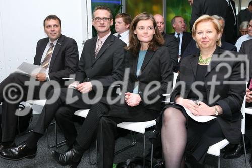 (C) fotodienst/Anna Rauchenberger - Wien, 21.10.2008 -  Eröffnung des Microsoft Innovation Center am Wienerberg. FOTO v.l.: Roland Ledinger (Leiter des Bereichs IKT Strategie des Bundes), Wolfgang Egger (Manager Enterprise Server & Storage, HP Österreich), GR Mag.a Sybille Straubinger (Stadt Wien), Brigitte Jank (Präsidentin der Wirtschaftskammer Wien)