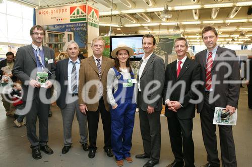 (C) fotodienst/Anna Rauchenberger - Wien, 18.10.2008 -  EvOTION: 5. Wiener Kleingartenmesse in der Wiener Stadthalle, Messe für Bauen, Wohnen und Freizeit im Kleingarten. FOTO v.l.: Klaus Ranger (Messeleiter - Agentur EvOTION), unbekannter Herr, Präsident Ing. Wilhelm Wohatschek (Präsident Zentralverband der Kleingärten Österreichs), Hostess, Christian Oxonitsch (Gemeinderat), Auguts Pribil (Leiter Kleingartenservice BA), Mag. Martin Patak (Sportjournalist und Marketingspzialist, sportmedia marketing GmbH).