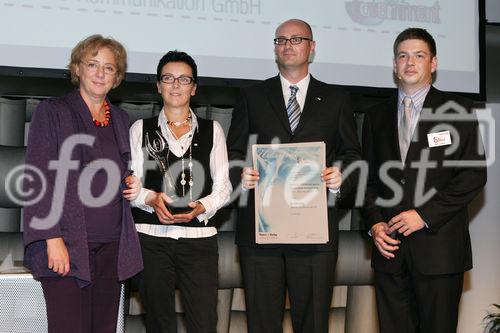 (C) fotodienst/Anna Rauchenberger - Wien, 16.10.2008 -  Der 'ebiz egovernment award 2008' zeigt die Möglichkeiten von Informationstechnologie (IT) bei der Neugestaltung von Geschäftsprozessen auf und stellt den Wandel des Wirtschaftens dar, der durch die Digitalisierung eintritt. FOTO: Heidrun Silhavy (Bundesministerin für Frauen und Medien), Preisträger (Projekt: Relaunch www.linz.at, Einreicher: CYBERhouse Agentur für Interaktive Kommunikation GmbH), Martin Szelgrad (Moderation)